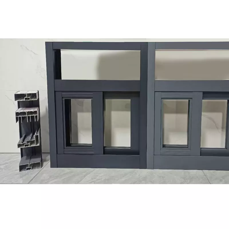 Rociando perfiles de puerta de aleación de aluminio y ventana